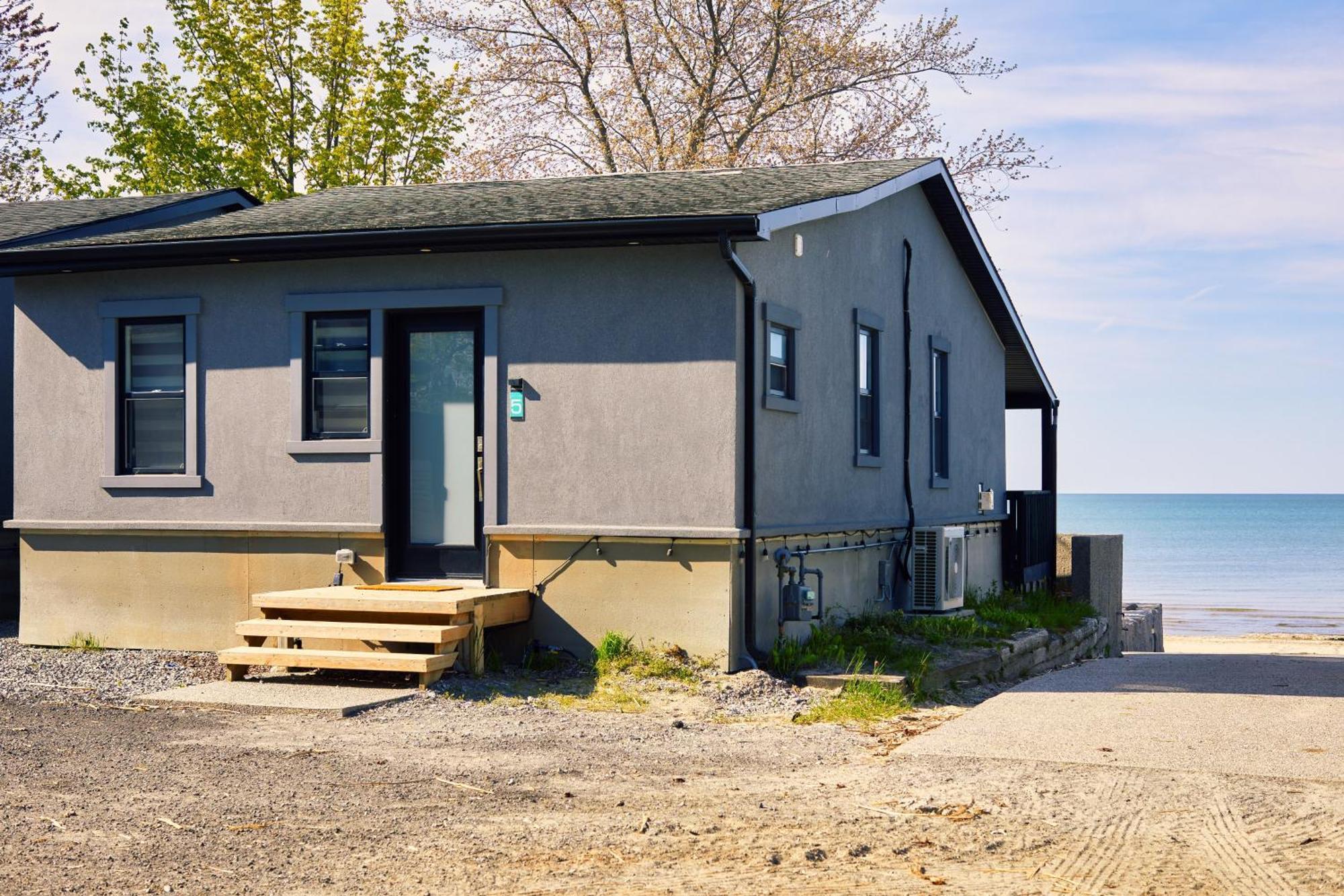 The Long Beach Resort - Beachfront Cottages & Townhouse Suites Wainfleet Extérieur photo